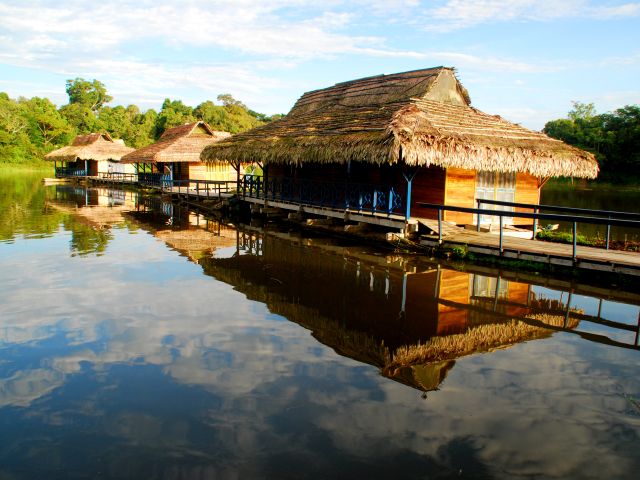 lodge Uakari Floating Lodge